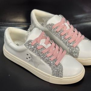 Corkys supernova silver glitter